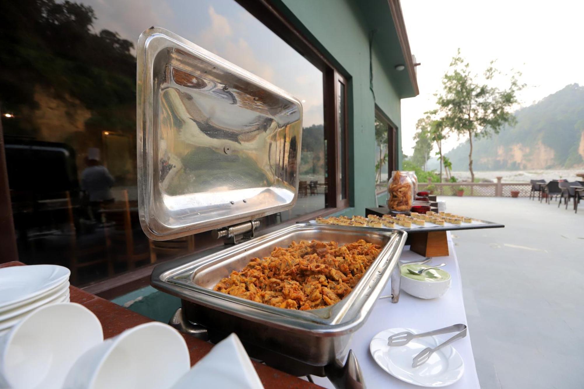 ริเวอร์ไซด์ บาย อาห์มา Hotel Garjia ภายนอก รูปภาพ
