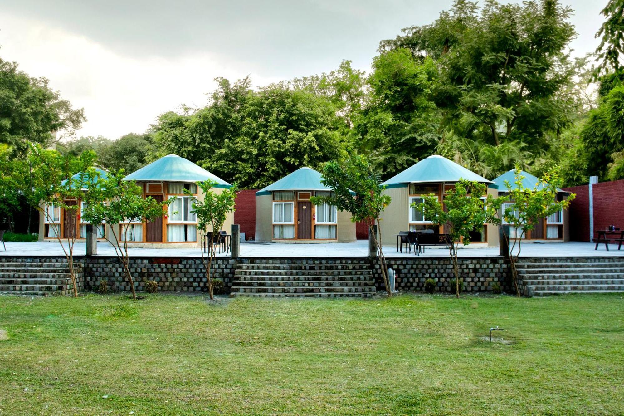 ริเวอร์ไซด์ บาย อาห์มา Hotel Garjia ภายนอก รูปภาพ